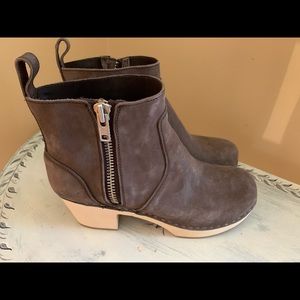 Swedish Hasbeens Zip it Emy Chocolate Nubuck